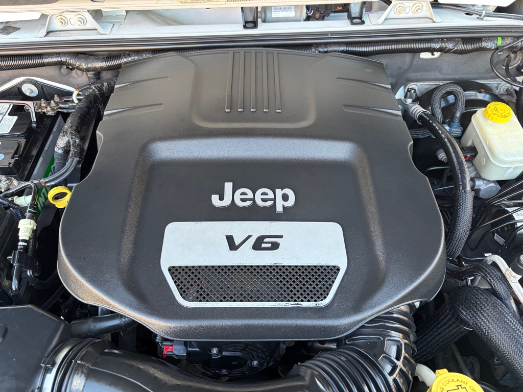 Photo 33 of this JEEP WRANGLER UNLIMI