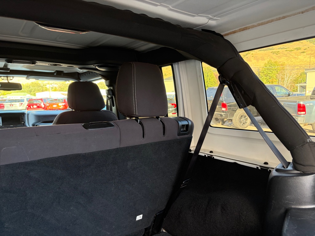 Photo 25 of this JEEP WRANGLER UNLIMI