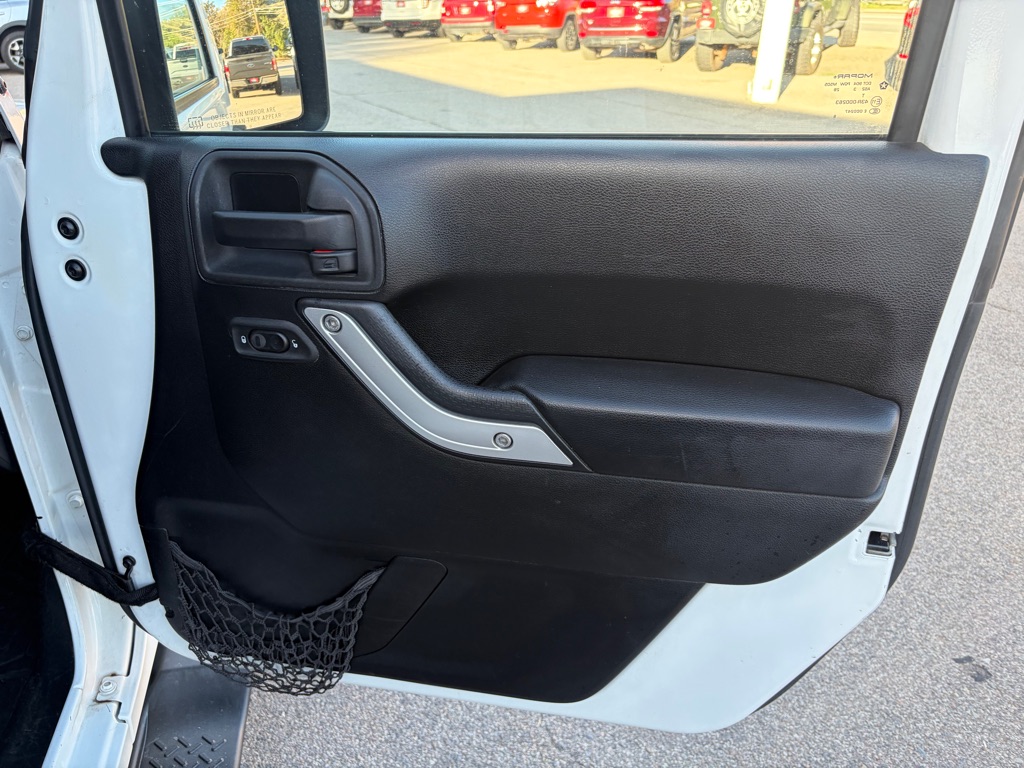 Photo 27 of this JEEP WRANGLER UNLIMI