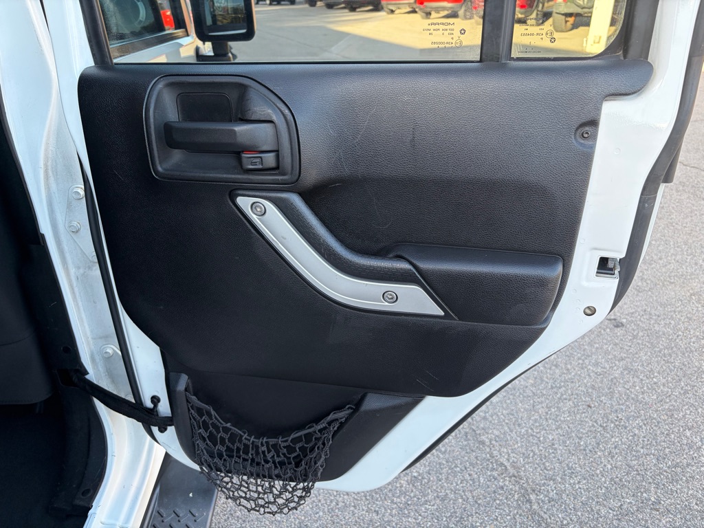 Photo 30 of this JEEP WRANGLER UNLIMI