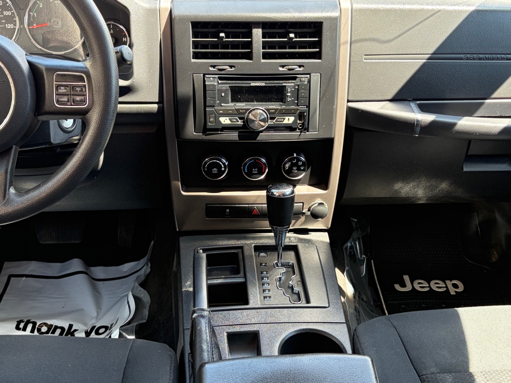 Photo 20 of this JEEP LIBERTY
