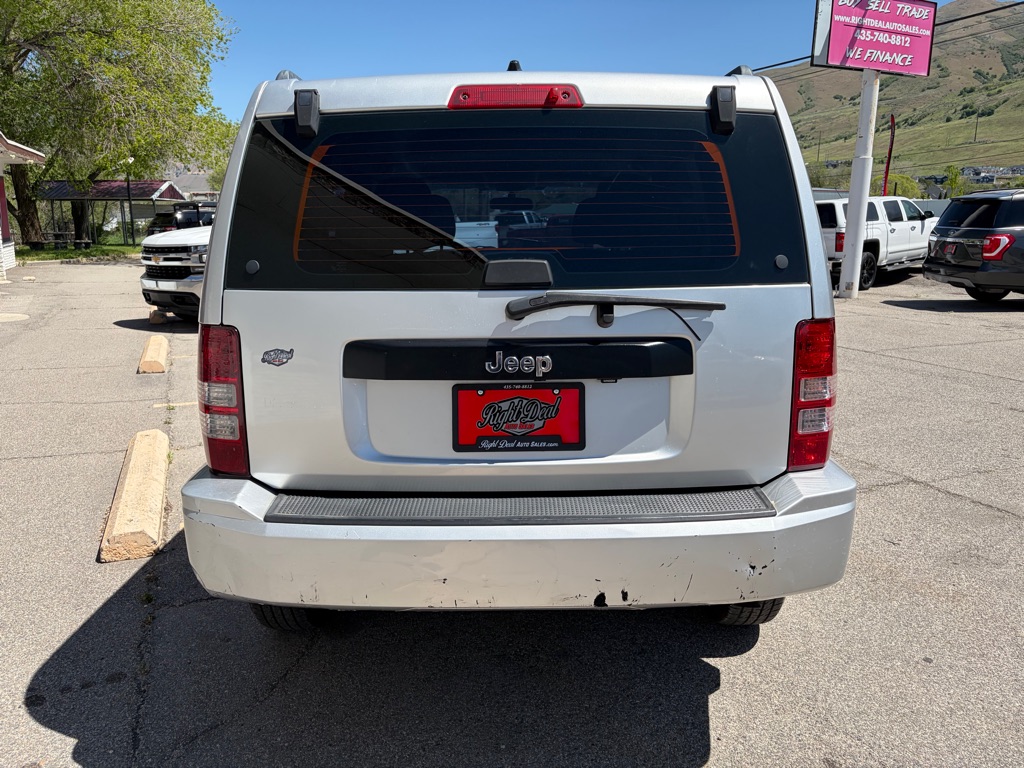Photo 6 of this JEEP LIBERTY