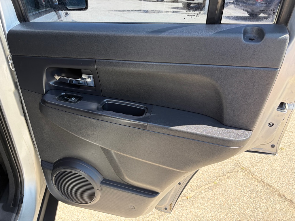 Photo 25 of this JEEP LIBERTY