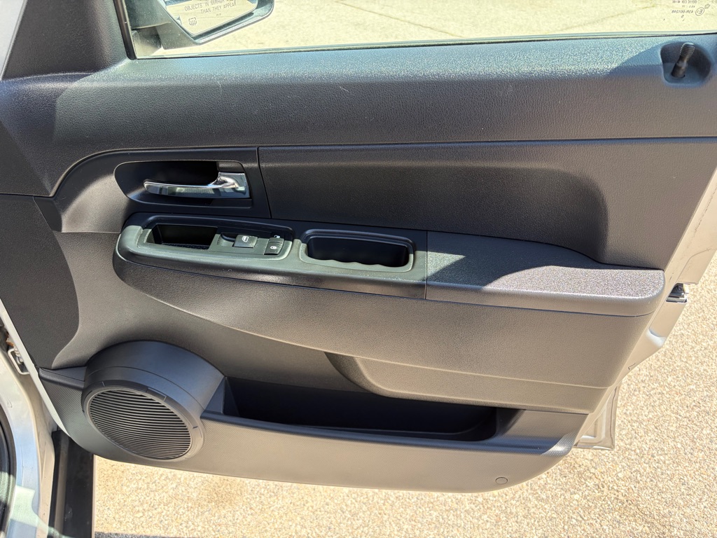 Photo 22 of this JEEP LIBERTY