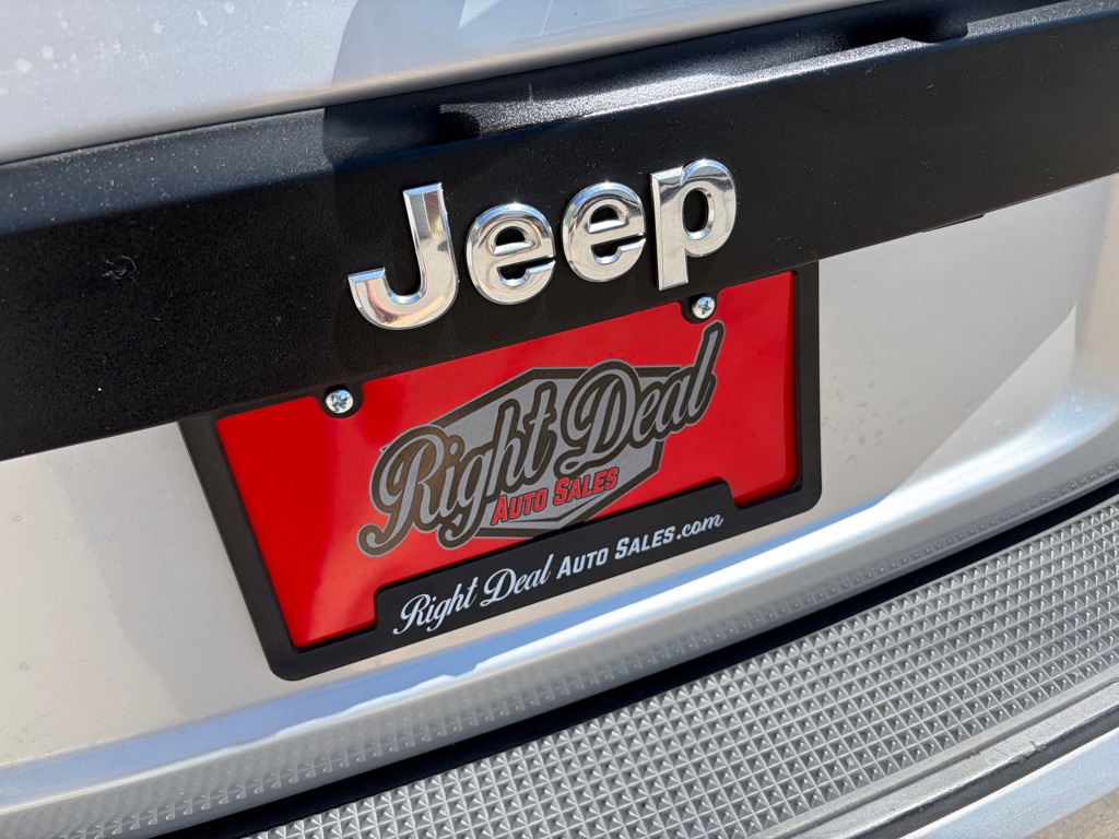 Photo 11 of this JEEP LIBERTY
