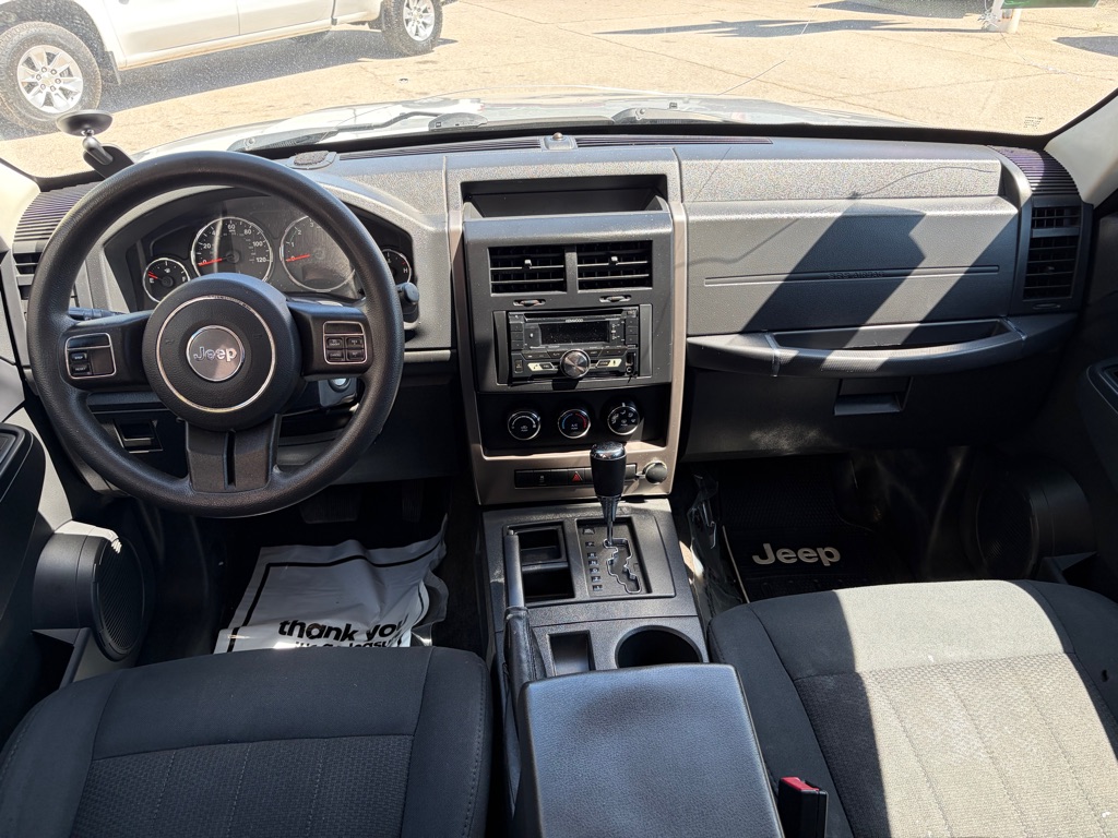 Photo 18 of this JEEP LIBERTY