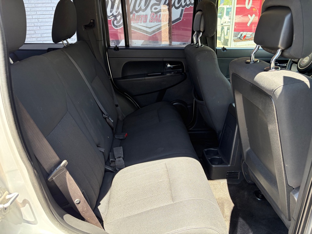 Photo 26 of this JEEP LIBERTY