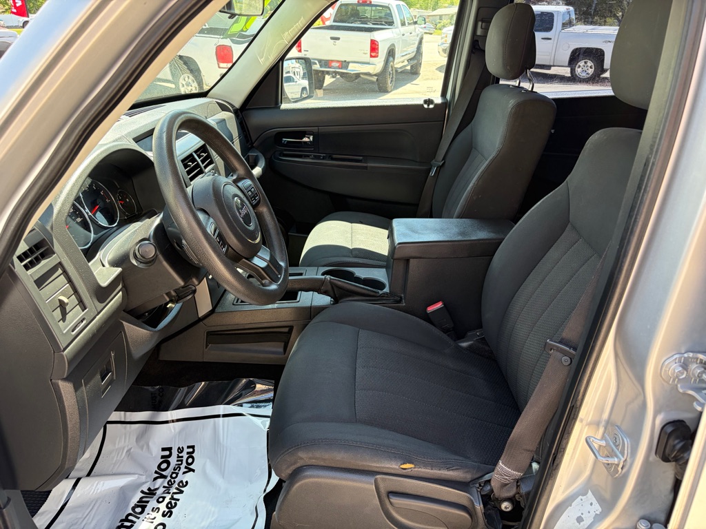 Photo 14 of this JEEP LIBERTY
