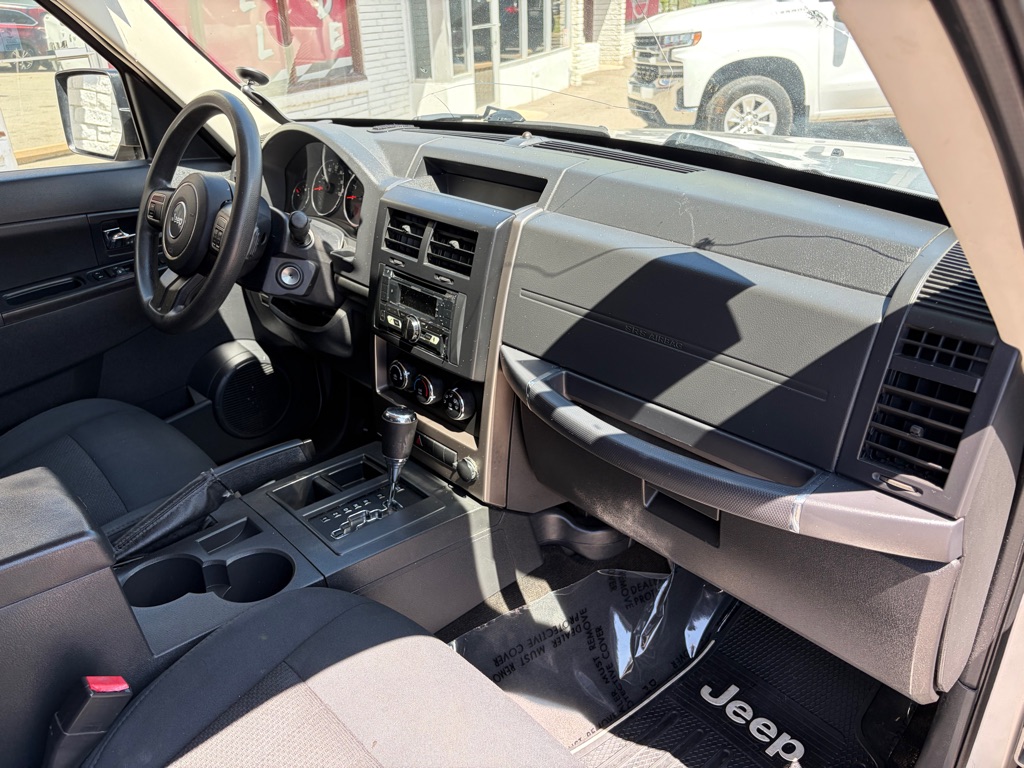 Photo 24 of this JEEP LIBERTY
