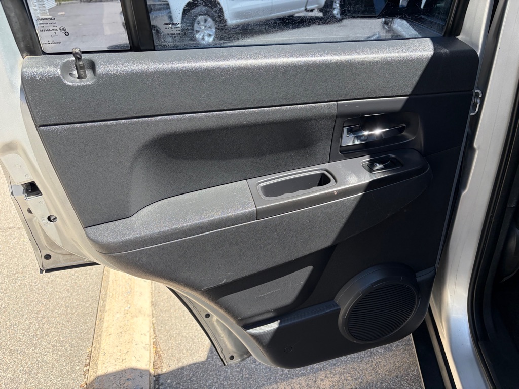 Photo 16 of this JEEP LIBERTY