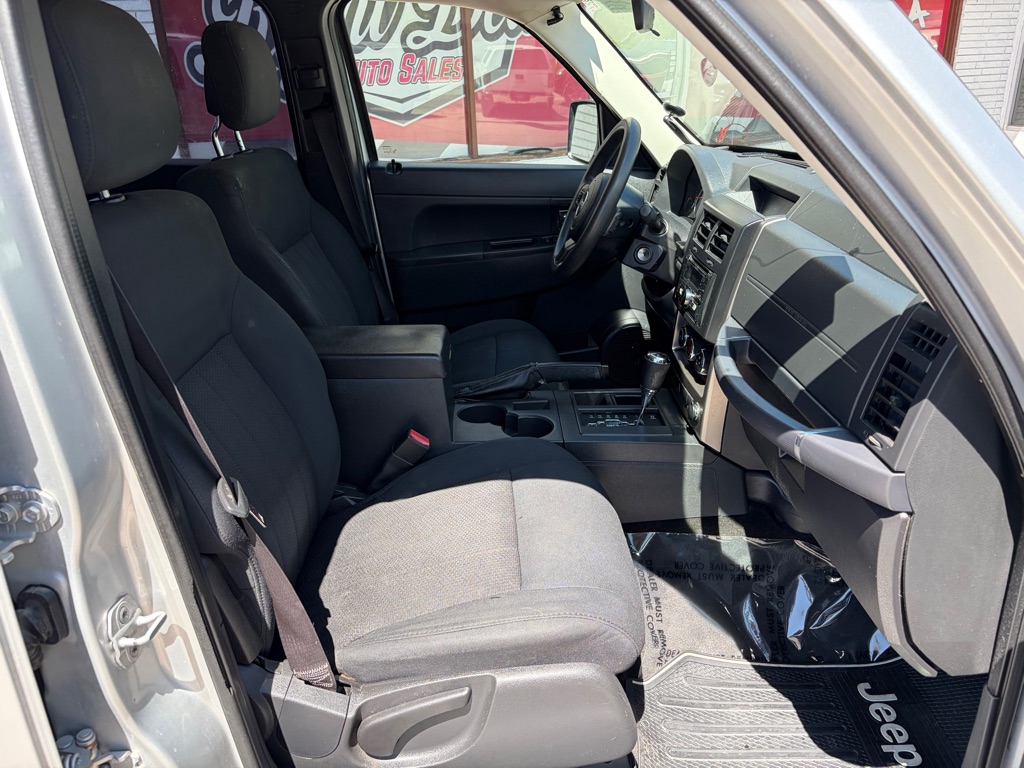 Photo 23 of this JEEP LIBERTY