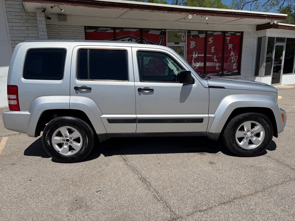 Photo 8 of this JEEP LIBERTY