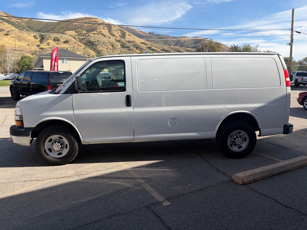 Photo 4 of this CHEVROLET EXPRESS
