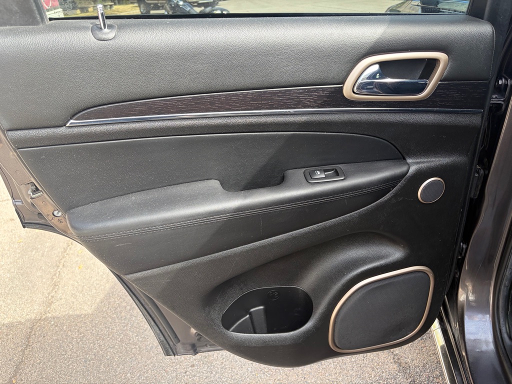 Photo 20 of this JEEP GRAND CHEROKEE