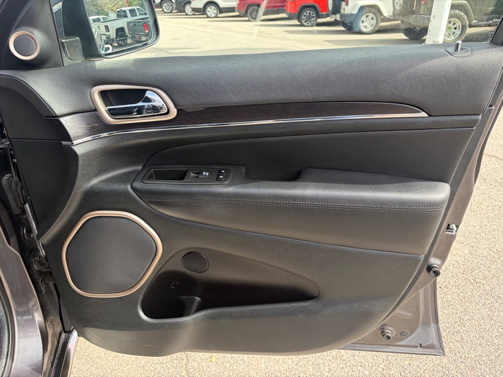 Photo 27 of this JEEP GRAND CHEROKEE