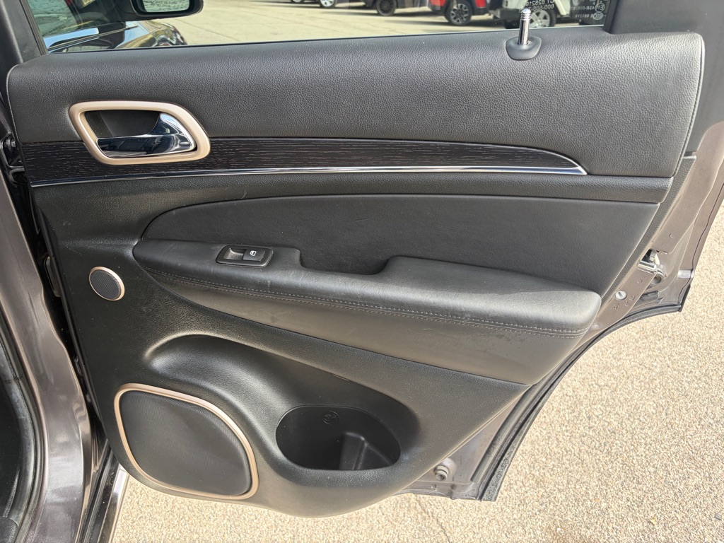 Photo 30 of this JEEP GRAND CHEROKEE