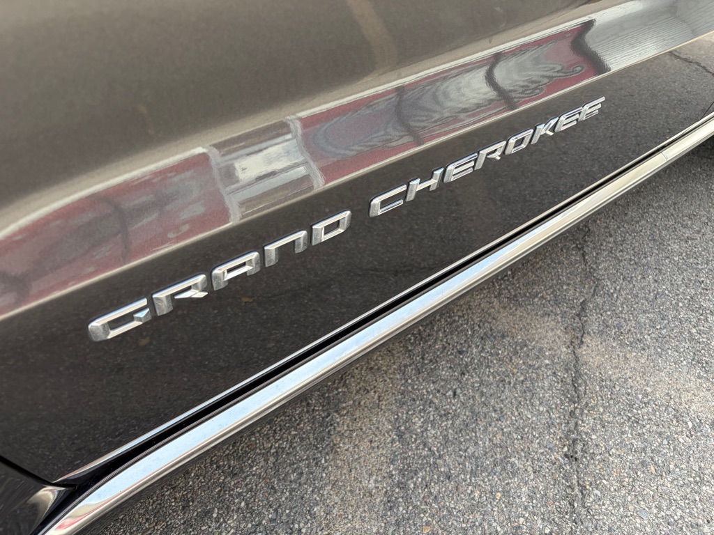 Photo 11 of this JEEP GRAND CHEROKEE