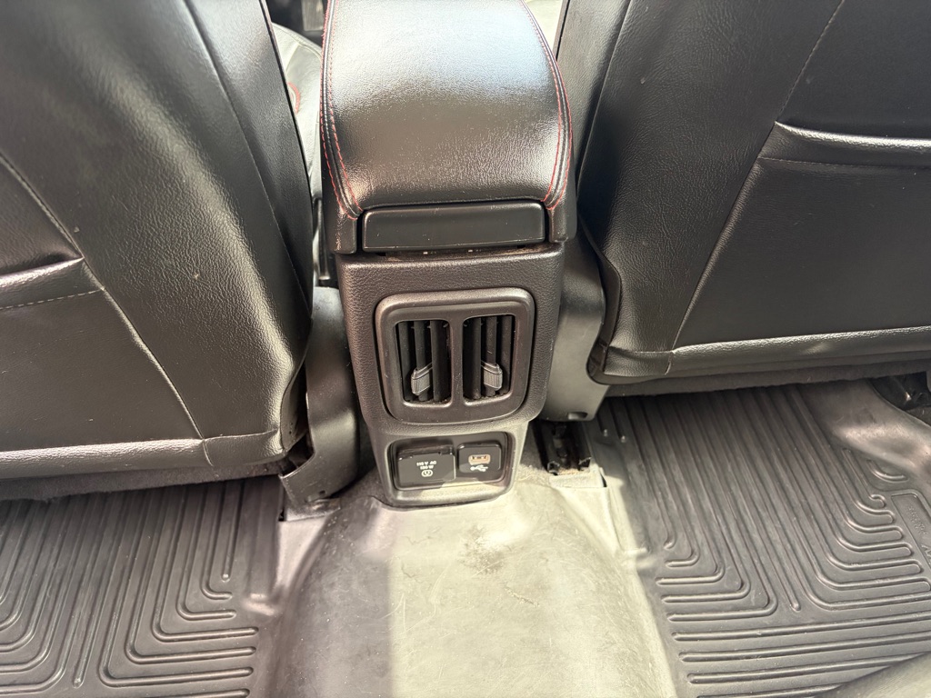 Photo 25 of this JEEP COMPASS