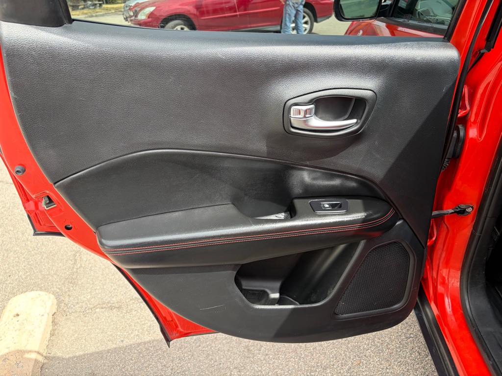 Photo 21 of this JEEP COMPASS