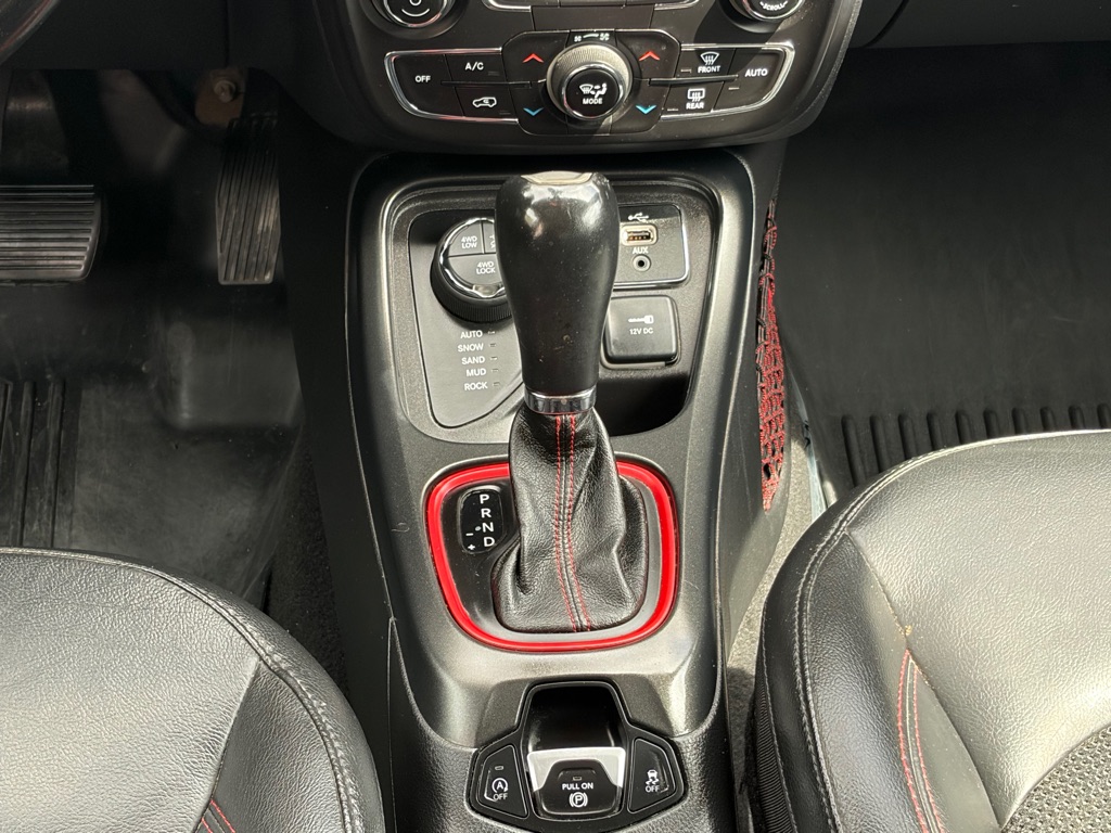 Photo 24 of this JEEP COMPASS