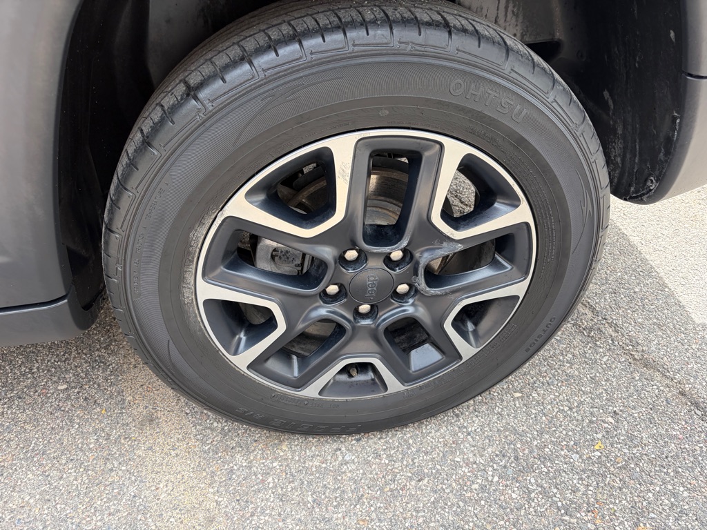 Photo 9 of this JEEP COMPASS