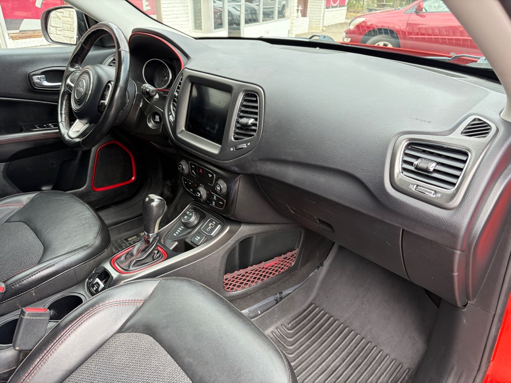Photo 31 of this JEEP COMPASS