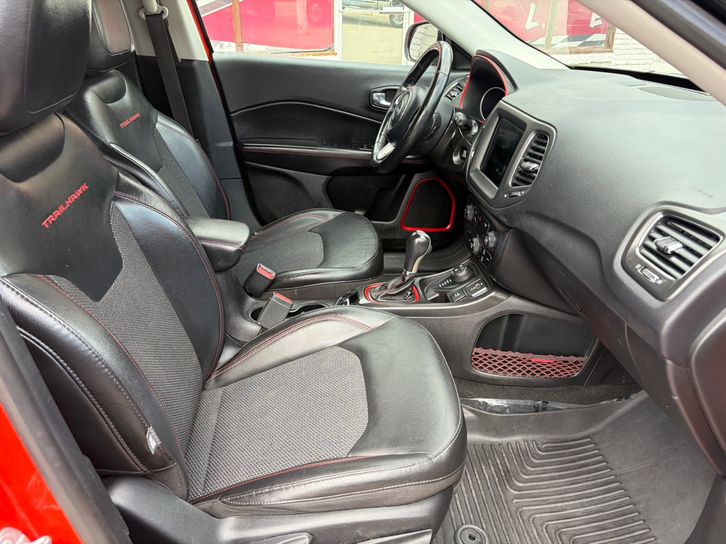 Photo 30 of this JEEP COMPASS