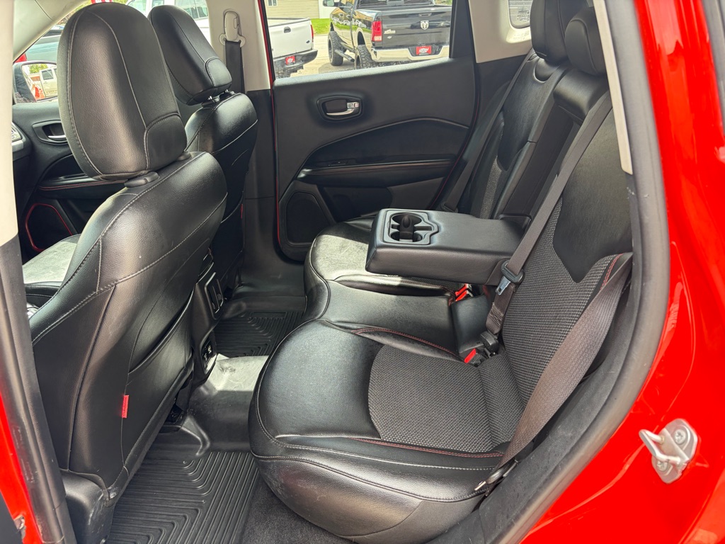 Photo 22 of this JEEP COMPASS