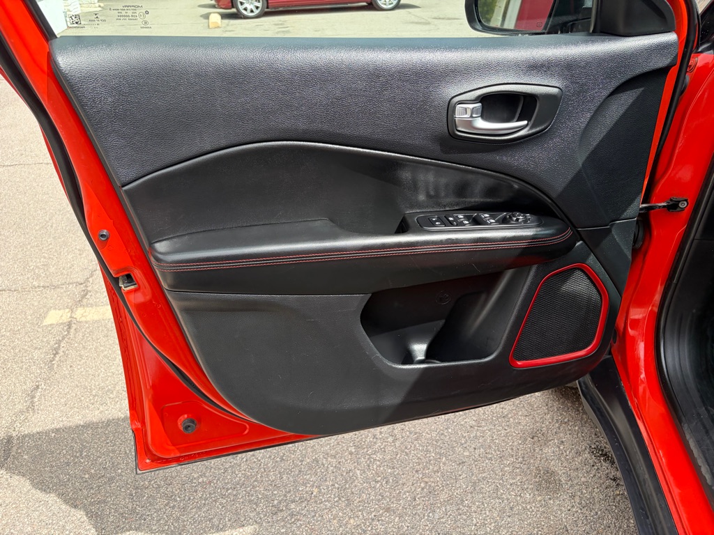 Photo 16 of this JEEP COMPASS