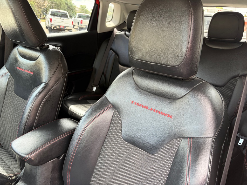 Photo 19 of this JEEP COMPASS