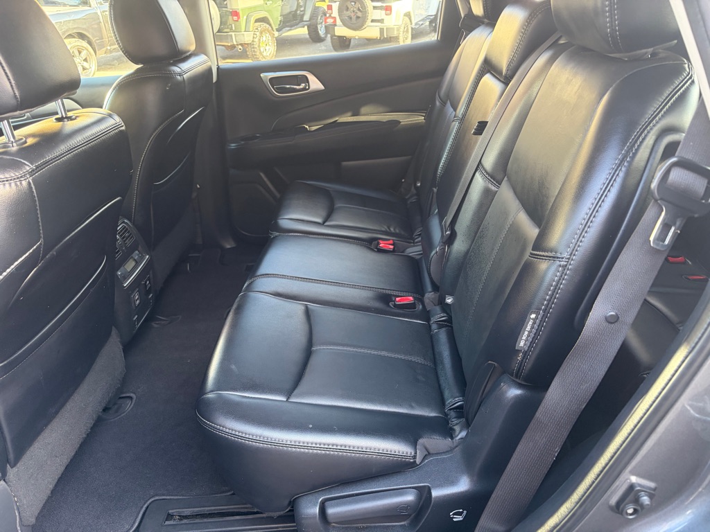 Photo 18 of this NISSAN PATHFINDER