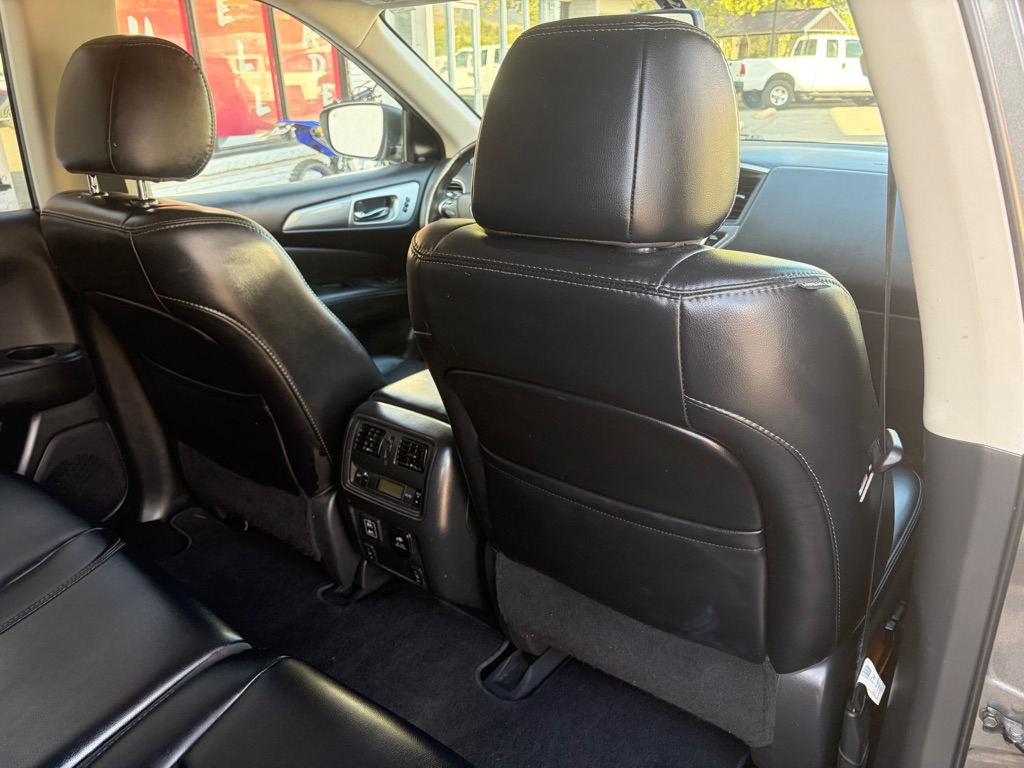 Photo 31 of this NISSAN PATHFINDER