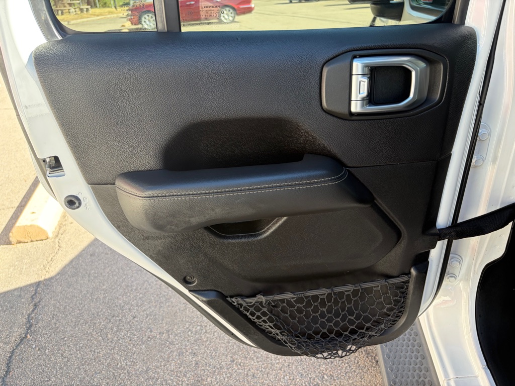 Photo 20 of this JEEP WRANGLER UNLIMI