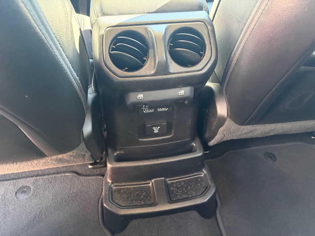 Photo 24 of this JEEP WRANGLER UNLIMI