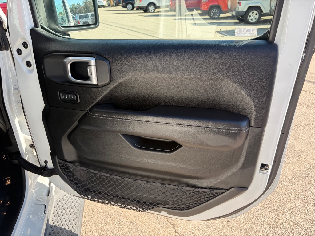 Photo 27 of this JEEP WRANGLER UNLIMI