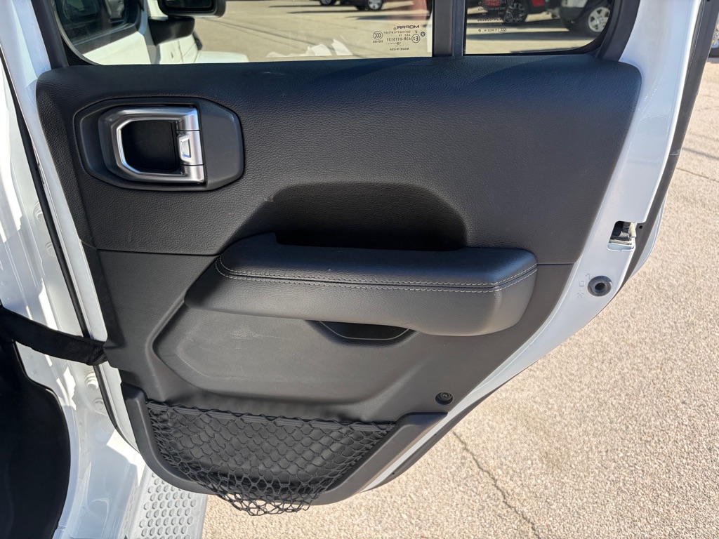 Photo 30 of this JEEP WRANGLER UNLIMI