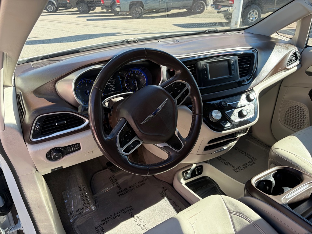 Photo 14 of this CHRYSLER PACIFICA