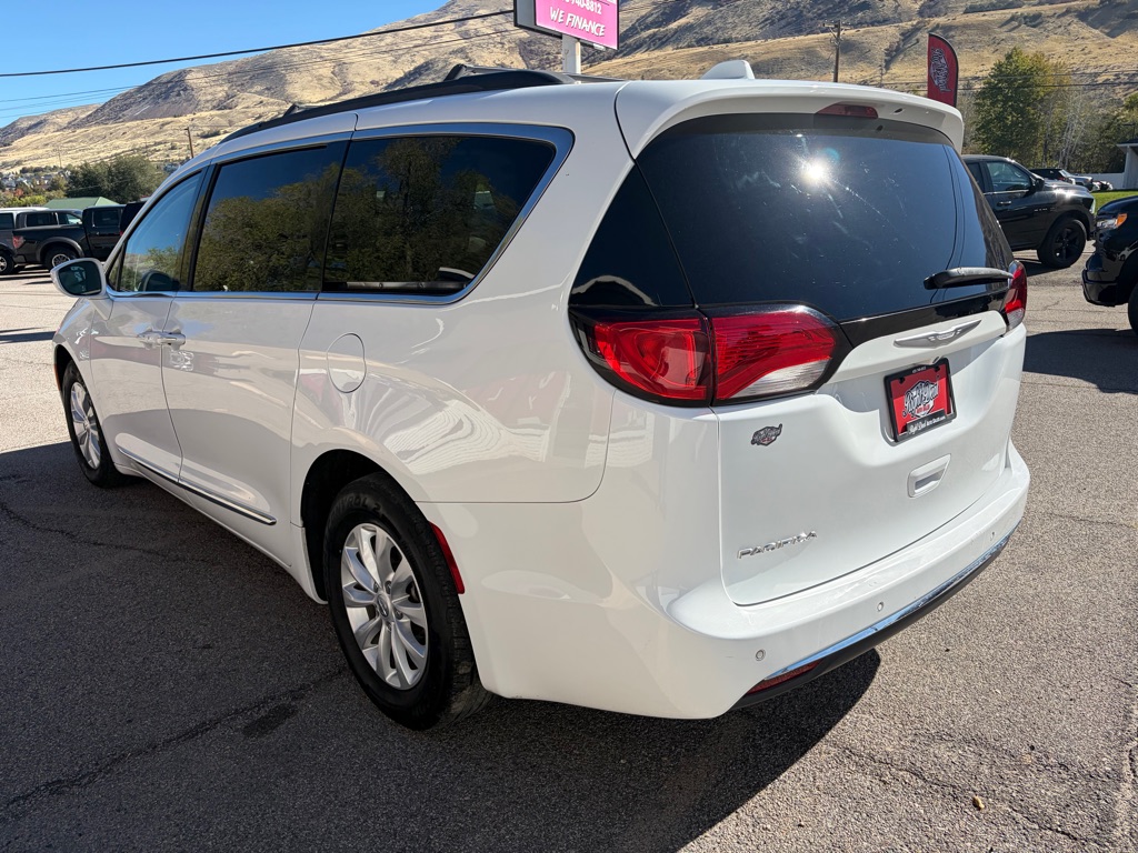 Photo 5 of this CHRYSLER PACIFICA