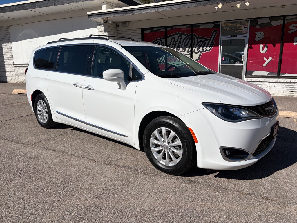 2017 CHRYSLER PACIFICA