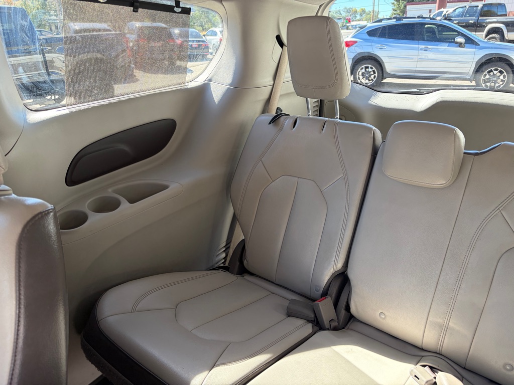 Photo 21 of this CHRYSLER PACIFICA