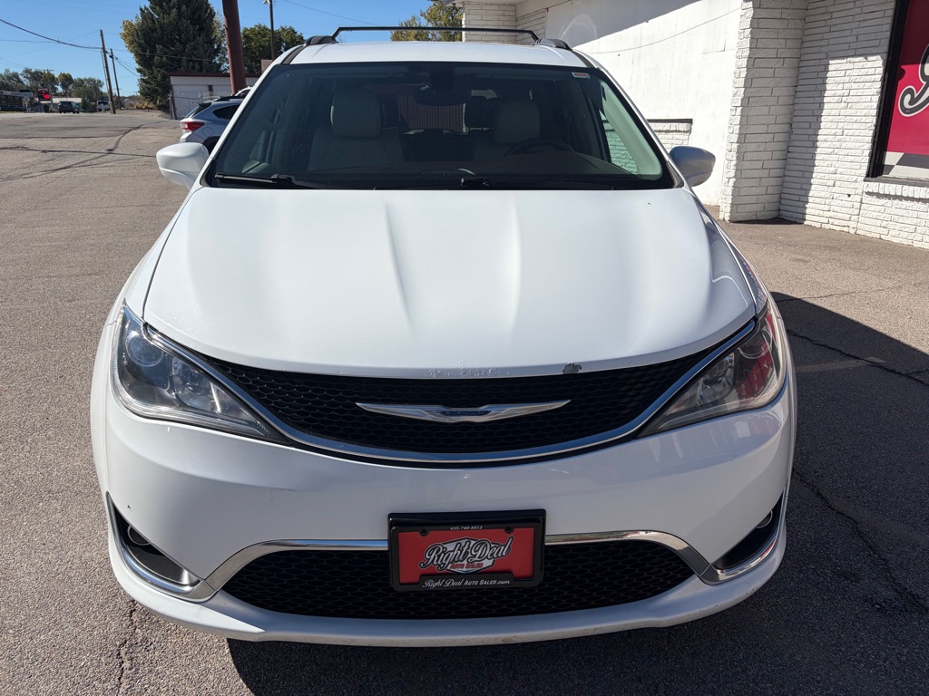 Photo 2 of this CHRYSLER PACIFICA