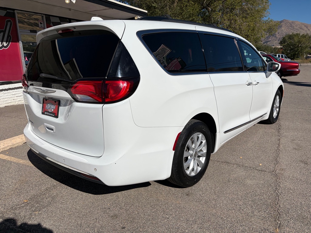 Photo 7 of this CHRYSLER PACIFICA