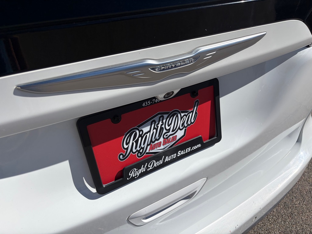 Photo 10 of this CHRYSLER PACIFICA