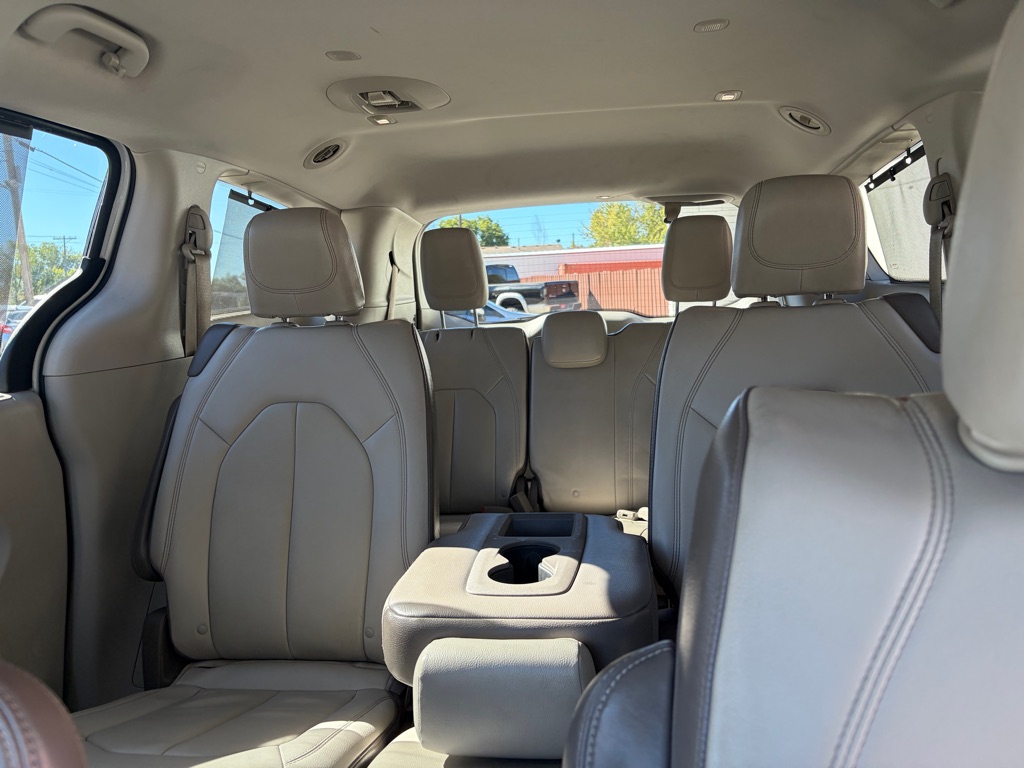 Photo 15 of this CHRYSLER PACIFICA