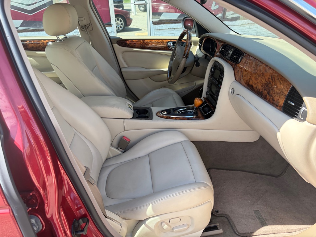 Photo 18 of this JAGUAR XJ-SERIES