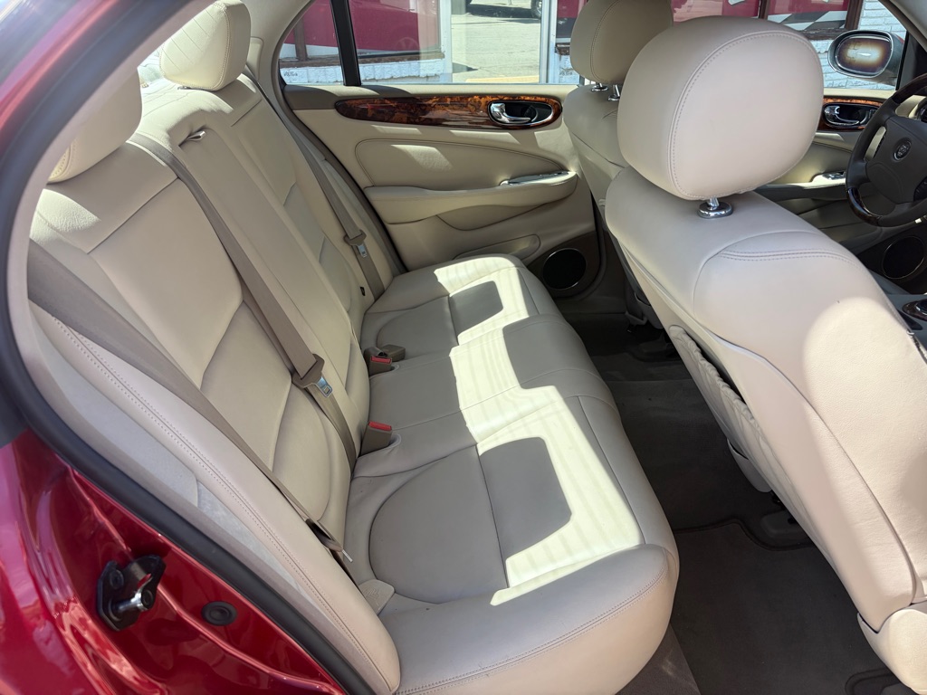 Photo 22 of this JAGUAR XJ-SERIES