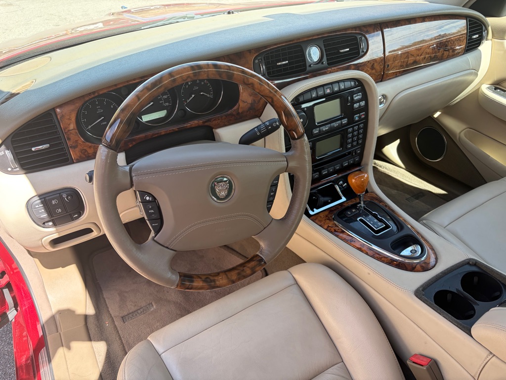 Photo 14 of this JAGUAR XJ-SERIES