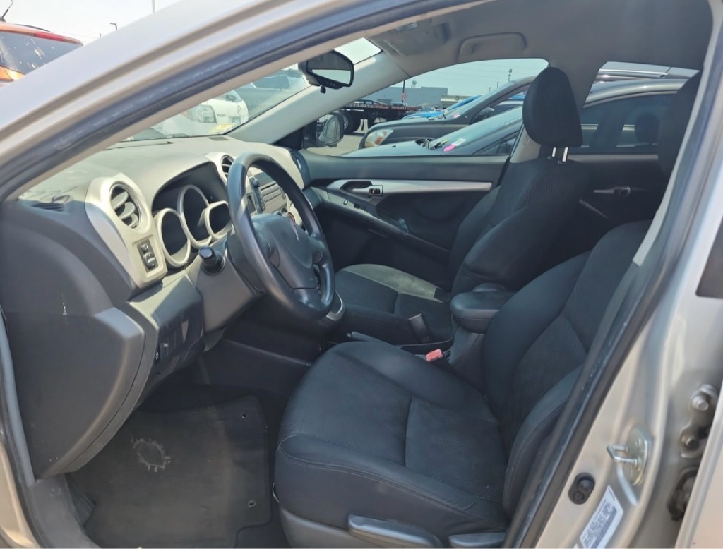 Photo 3 of this PONTIAC VIBE