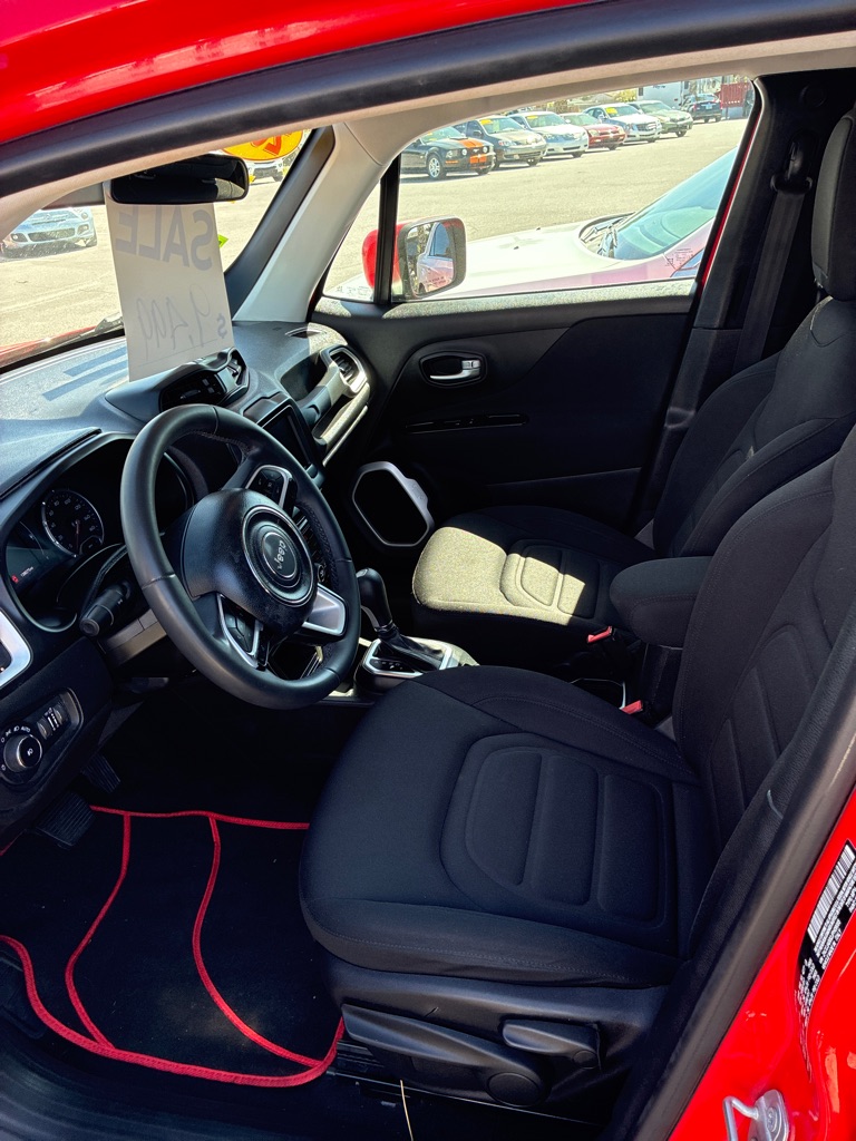 Photo 32 of this JEEP RENEGADE