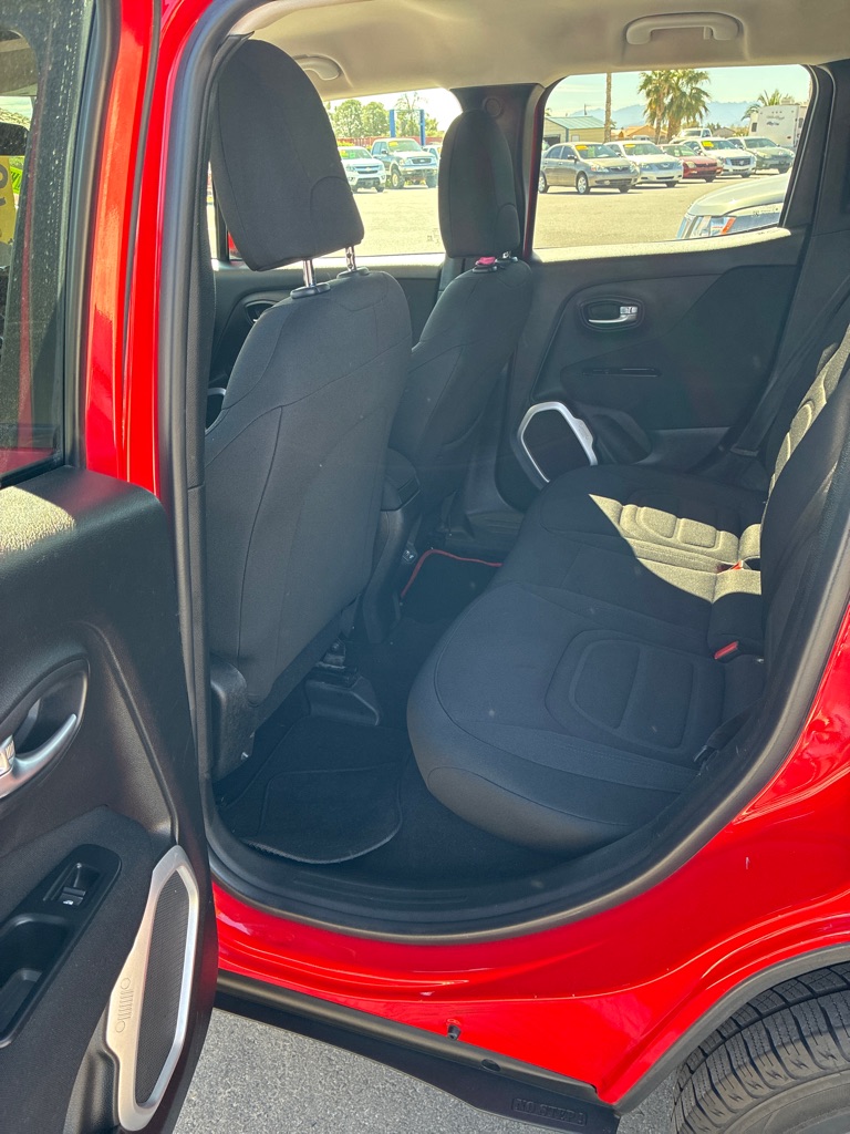 Photo 8 of this JEEP RENEGADE